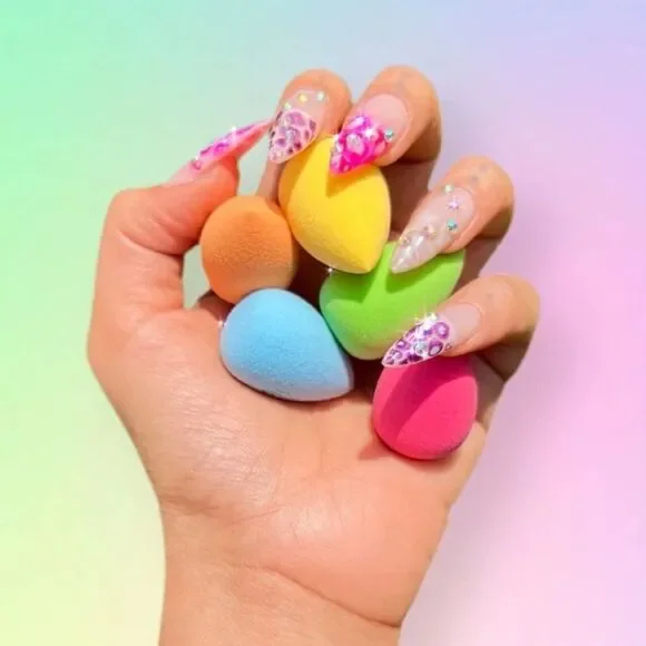 NIB HipDot 5-pc Mini Makeup Sponge Set - Picture 2 of 4